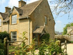 Honeysuckle Cottage, STOW ON THE WOLD